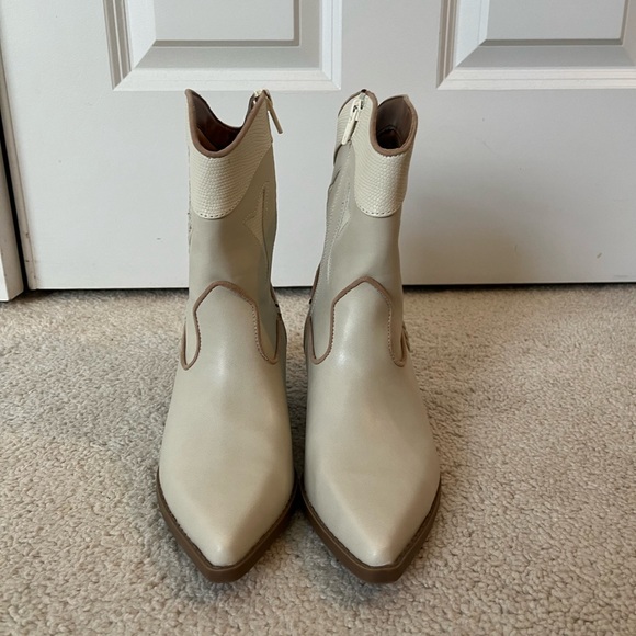 Universal Thread Shana White Cowboy Boots size 6.5 - Picture 2 of 5